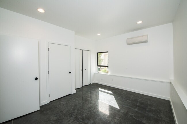 Building Photo - Atkinson Commons- Unit 1