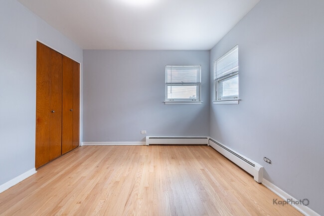 Building Photo - 8417 W Berwyn Ave