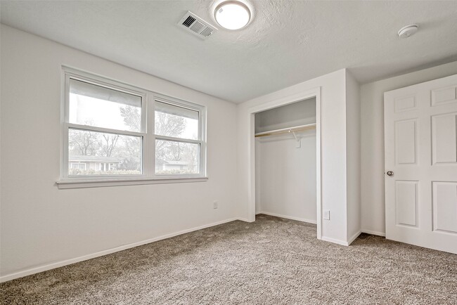 Building Photo - 4418 Knotty Oaks Trail