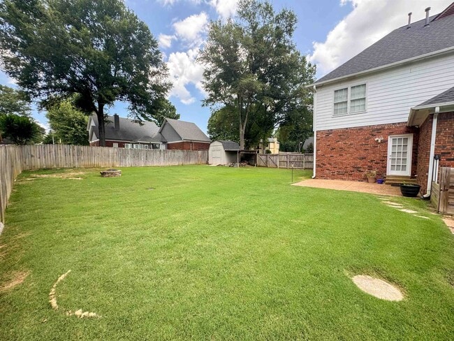 Building Photo - 705 Cotham Dr