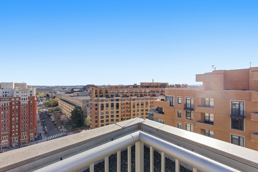 Building Photo - 811 4th St NW