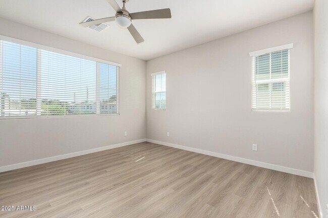 Building Photo - 1531 W Sierra Vista Dr