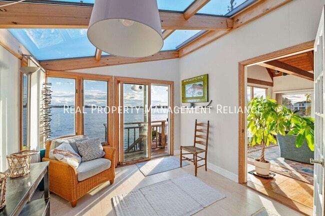 Building Photo - 19 Bayview Ave