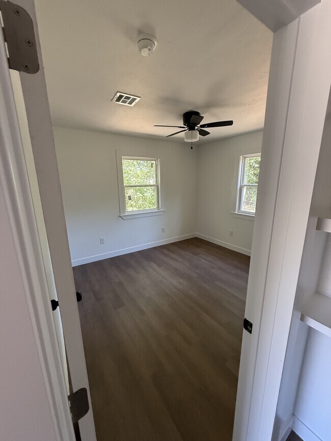 Building Photo - 108 Glenhaven Dr