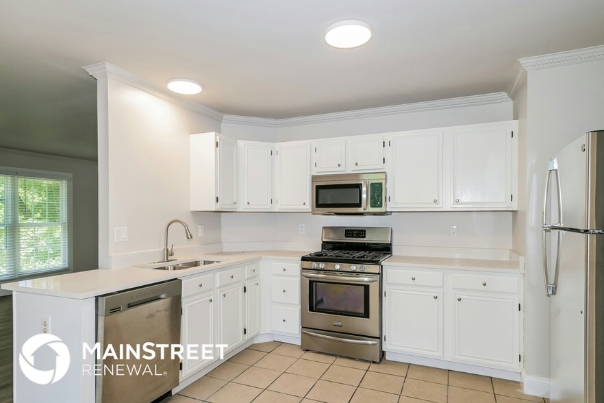 Building Photo - 14429 Jamestown Bay Dr