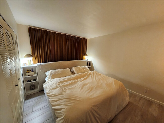 Building Photo - 10004 Winding Lake Rd