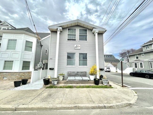Primary Photo - 840 E Broadway