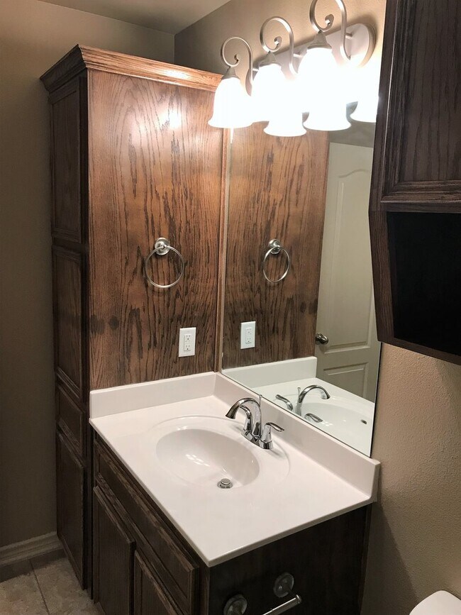 Building Photo - Beautiful 2 bed/2 bath near Fort Hood near Clear Creek in Killeen!