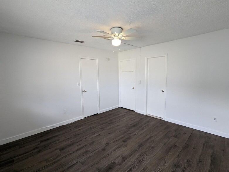 Building Photo - 2456 NW 52nd Ave