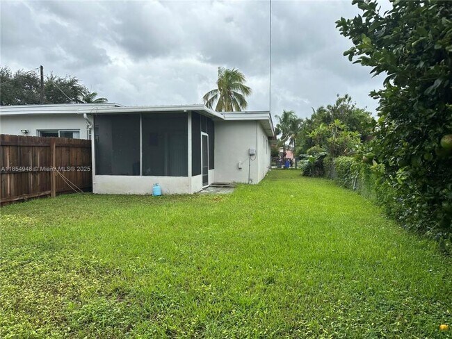 Building Photo - 2 bedroom in Hollywood FL 33021