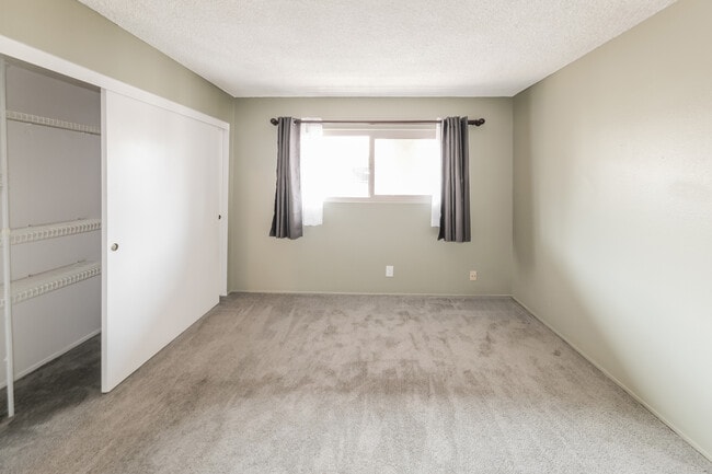 Building Photo - 2522 Clairemont Dr