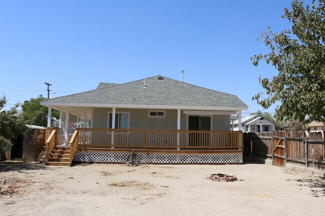 Building Photo - 863 Union St