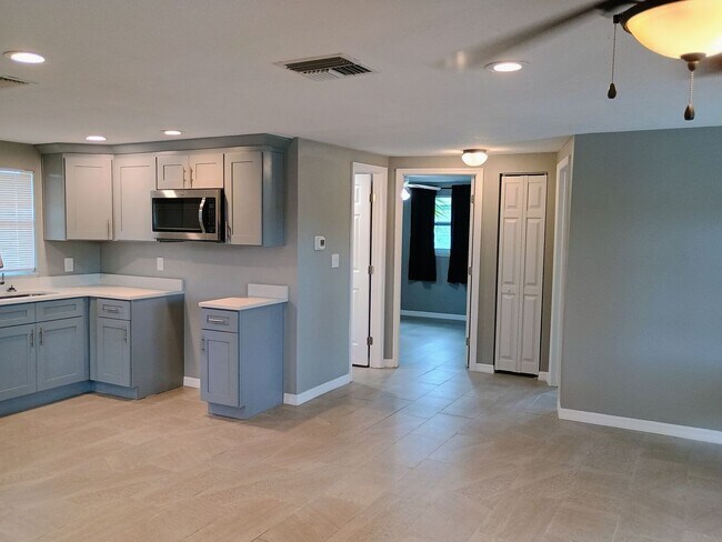 Building Photo - 6737 Udell Ln
