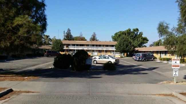 Building Photo - Gateway Pines Apartments