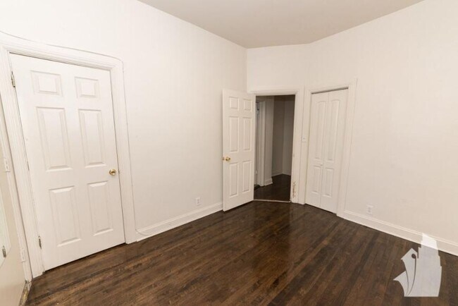 Building Photo - 2 bedroom in Chicago IL 60613