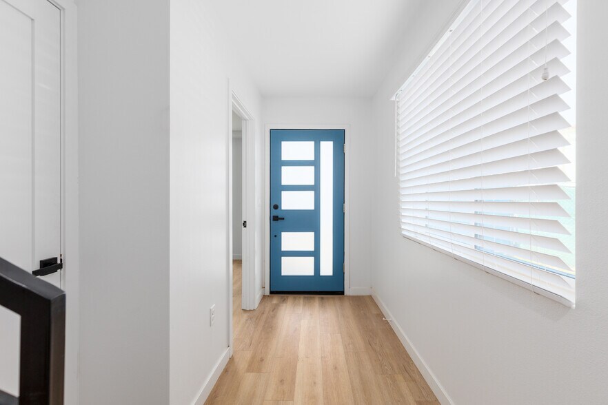 Building Photo - 1416 S Orange Dr