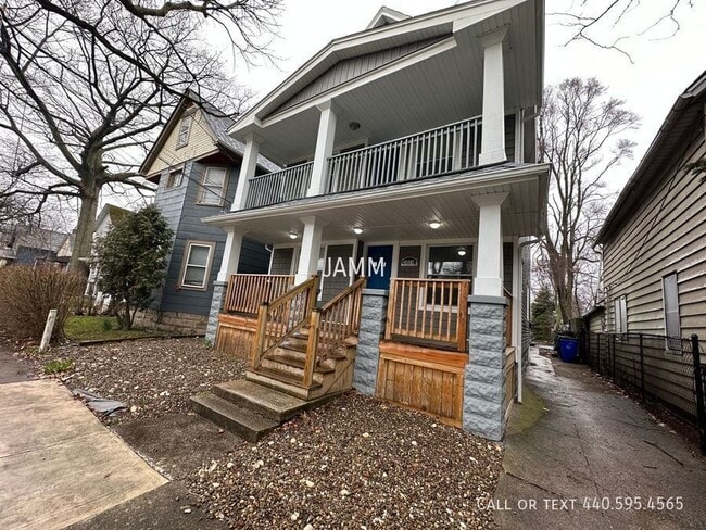 Building Photo - 3026 Monroe Ave