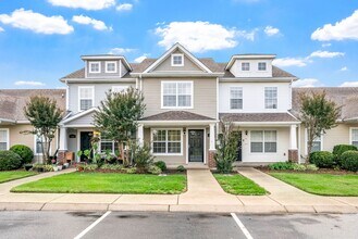 Building Photo - Large 2 Bedroom 2 1/2 Bath Dog Friendly Co...