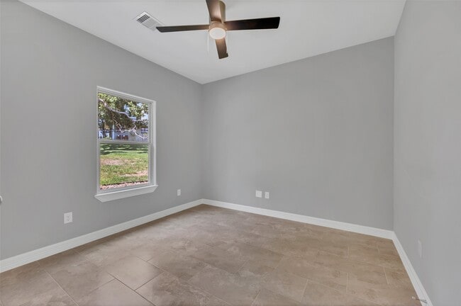 Building Photo - 10 Snead Ln