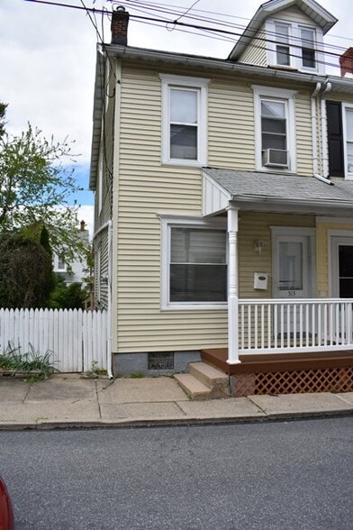 Primary Photo - 513 Hanover St