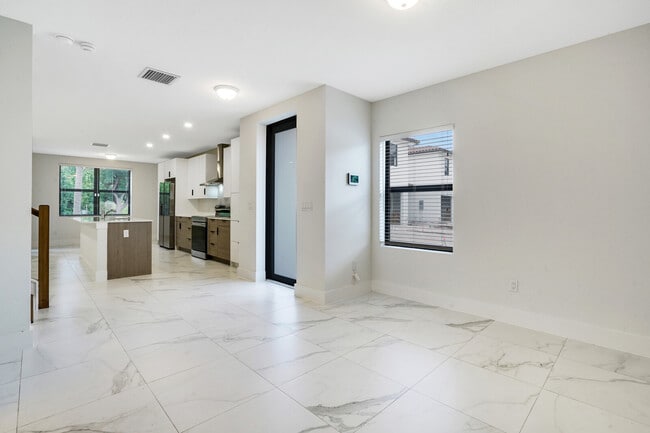 Building Photo - 352 Bella Sol Way