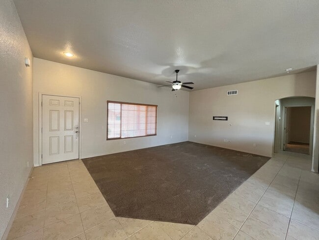 Building Photo - POOL HOME IN ESTRELLA!