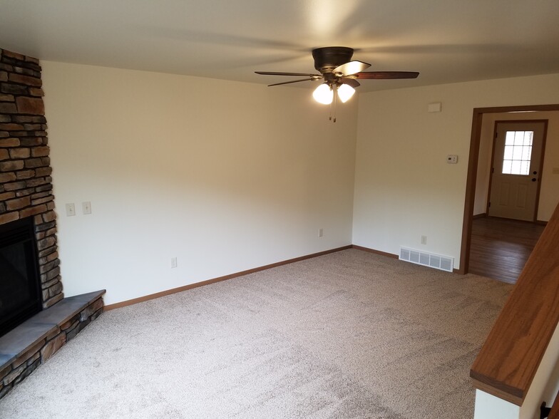 Living Room2 - 1500 E Clairemont Ave