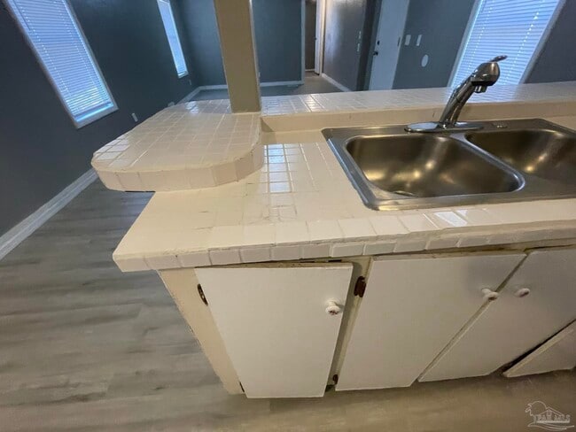 Building Photo - 8103 N Palafox St