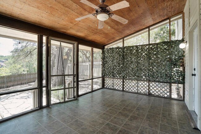 Building Photo - 6501 Cascada Dr