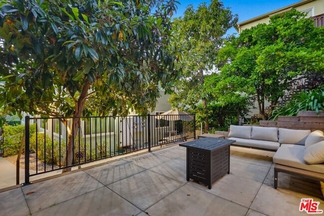 Building Photo - 1828 Silver Lake Blvd