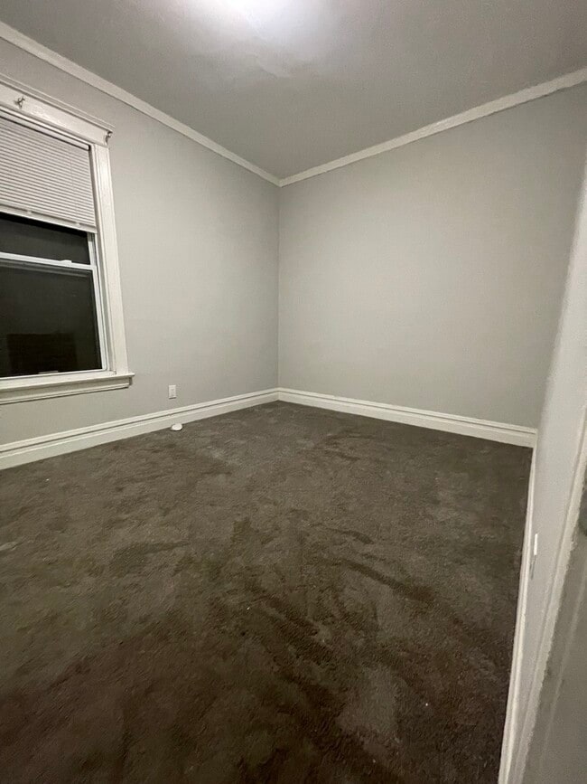 Building Photo - 7421 S Eberhart Ave