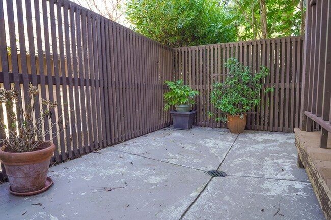 Building Photo - Beautiful Condo Available in Villa Moraga ...