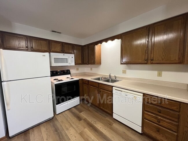 Building Photo - 523 S 11th St