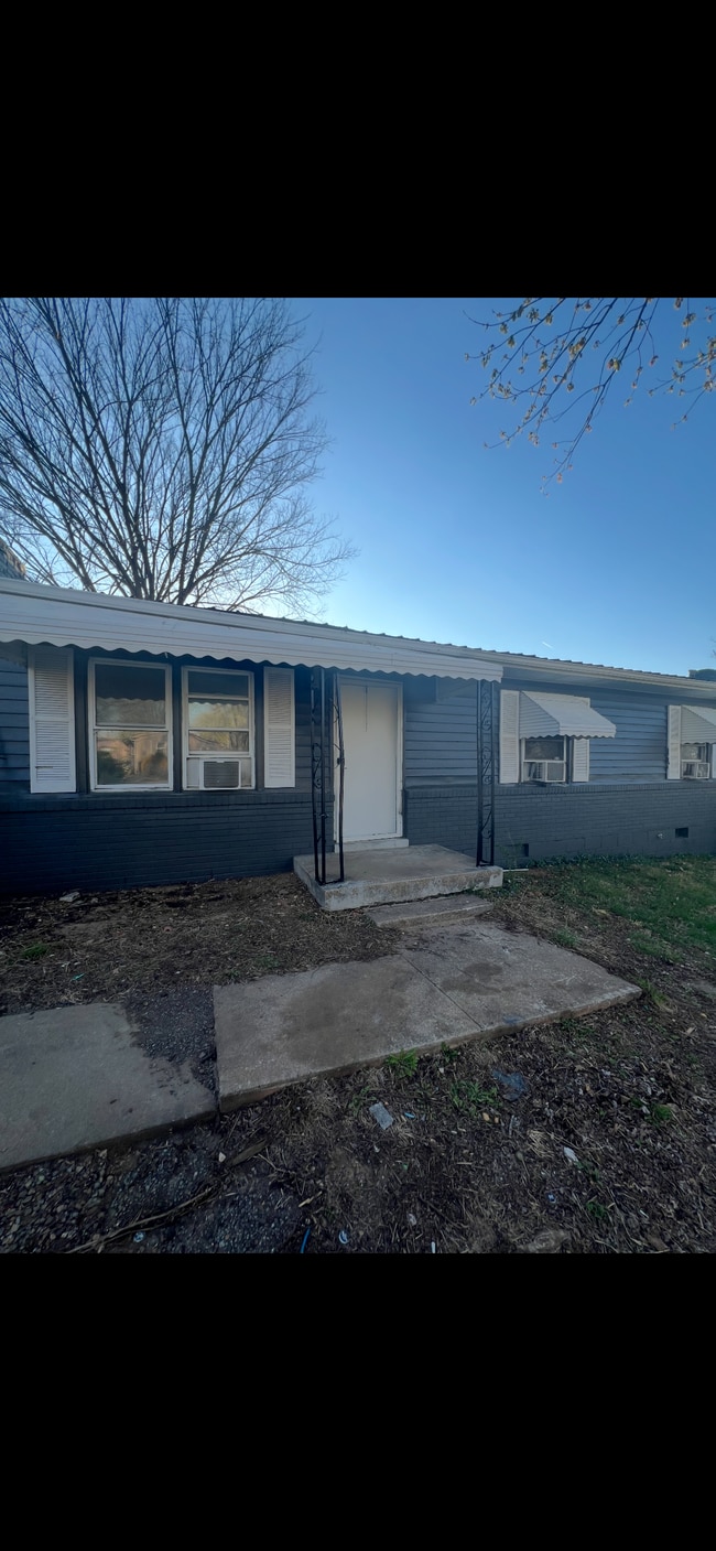 Building Photo - 699 Perry Dr