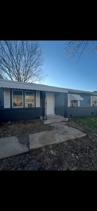 Building Photo - 699 Perry Dr