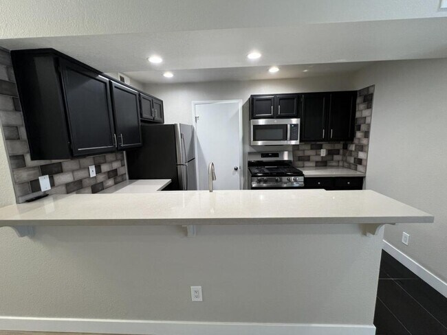 Building Photo - 7570 W Flamingo Rd