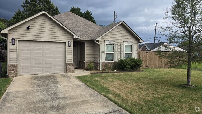 Building Photo - 1625 Cove Dr