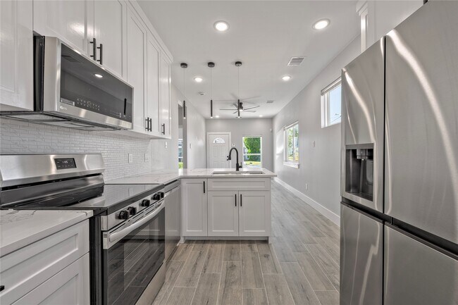 Building Photo - 9301 E Avenue L