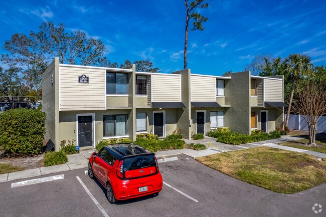 Primary Photo - Grand Oaks Condominiums