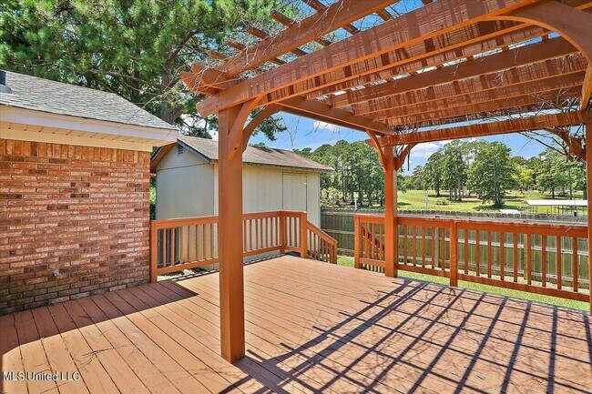 Building Photo - 607 Harbor Ridge Dr
