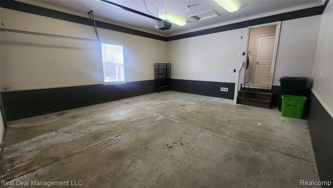 Building Photo - 6146 Lone Oak Cir