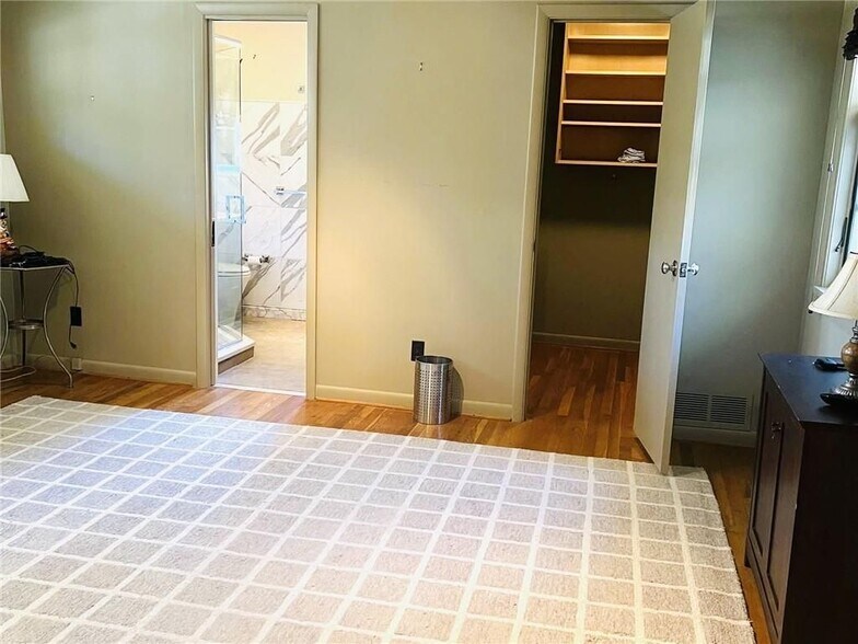 Building Photo - 465 Eastland Dr