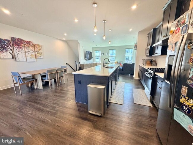 Building Photo - 8627 Satinwood Dr