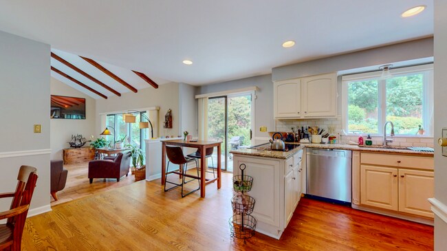 Building Photo - Beautiful Colonial Cape with Fireplace, De...