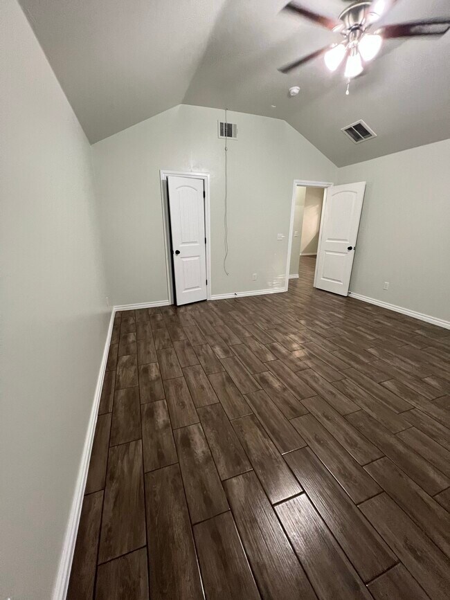 Building Photo - 3104 Woodcrest Creek Dr