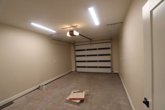Building Photo - 397 W Willow Dr