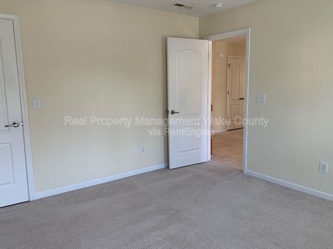 Building Photo - 512 Sandy Whispers Pl