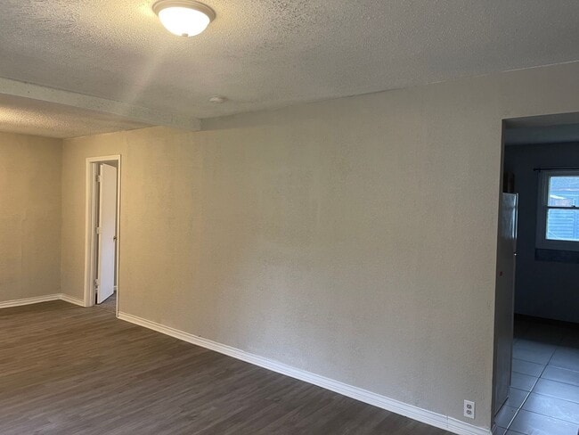Building Photo - South KC 4Bed/1 Home Available Now!