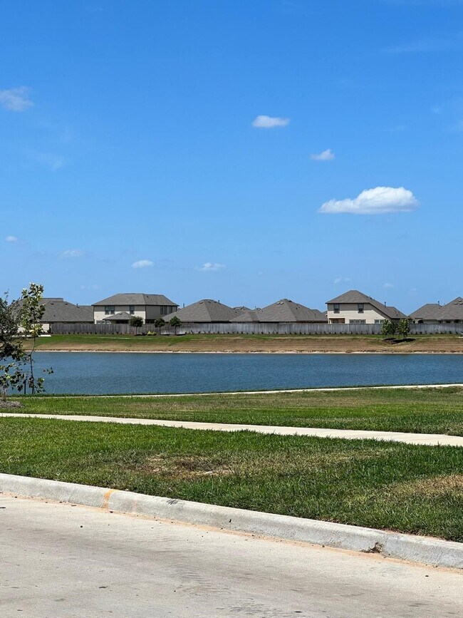 Building Photo - 26602 Ledgemont Dr