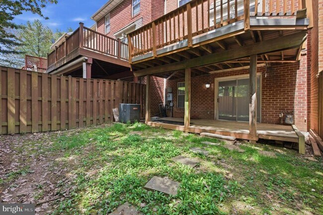 Building Photo - 46601 Carriage Ct